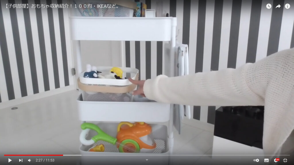 IKEAの収納ワゴンが、子供のおもちゃ類を収納するのに最適であると紹介している画像