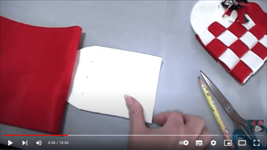 型紙を正確に写す方法や、きれいに布を裁断する方法を教えてくれます。