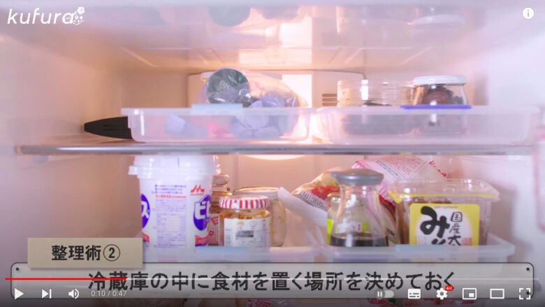 冷蔵庫の中を紹介する様子