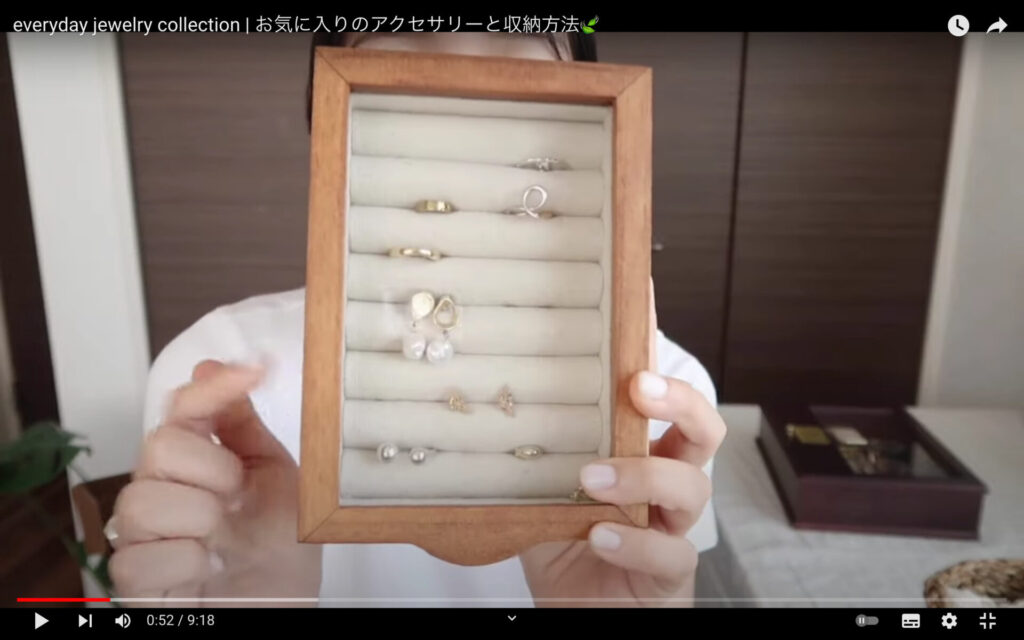 指輪やイヤリングを収納しているボックスの画像です。