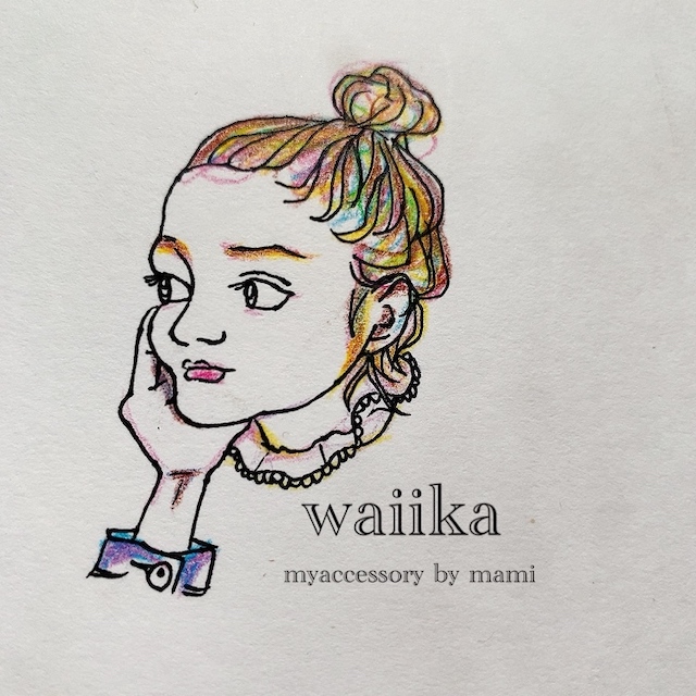 女性とお店の名前が描かれた沼田さんのショップ「waiika myaccessory」のロゴです。