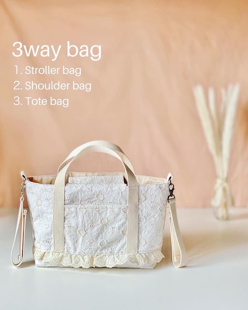 上品なデザインの3wayバッグです。必要な物がさっと取り出せるように工夫もされています。