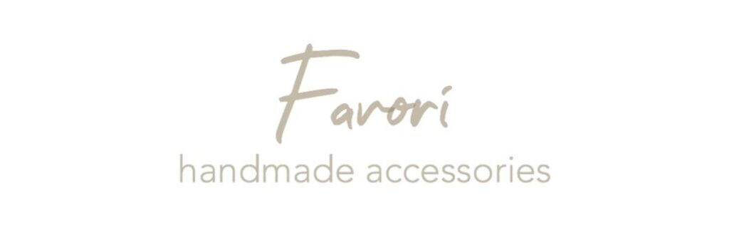 平山真帆さんが運営してる「favori」というお店のロゴマーク。店名とhandmade accessoriesが書かれている。
