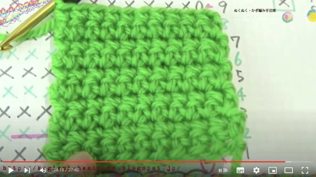 10段編み終わったエコたわしが写っています。初心者には分かりにくい糸の始末も、動画を見ればバッチリです。