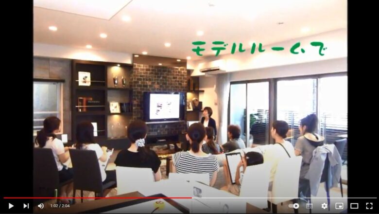 モデルルームでのセミナー実施風景です。中村さんの周りを椅子で囲んだ会場スタイルです。
