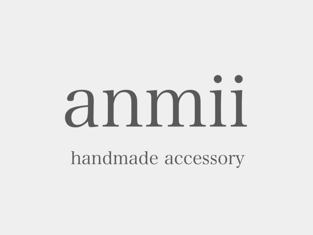 石川郁美さんが運営しているお店のトップ画像。「anmii handmade accessory」と書かれている。