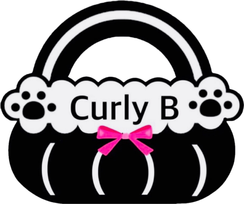 酒井小百合さんが運営しているお店のロゴマーク。中央に店名「Curly B」と書かれている。