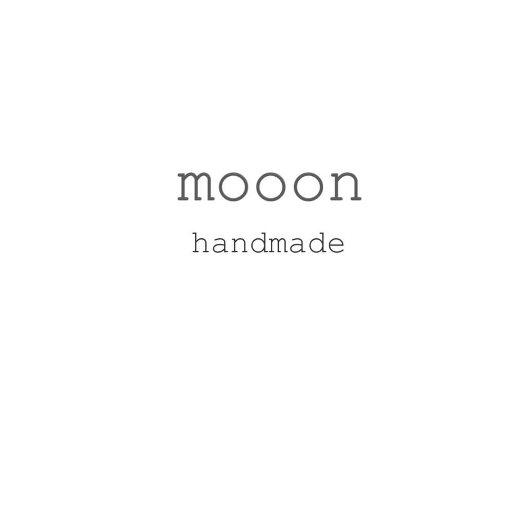 金森夏海さんが運営しているお店のトップ画像。中央に「moon handmade」と書かれている。
