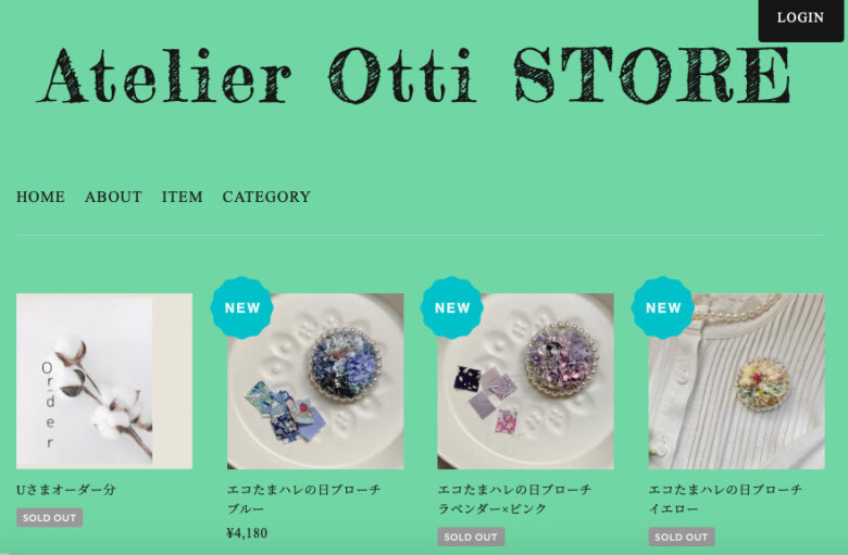 トップページは緑を基調としていてショップ名「Atelier Otti STORE」と書かれ、作品が並んでいます。
