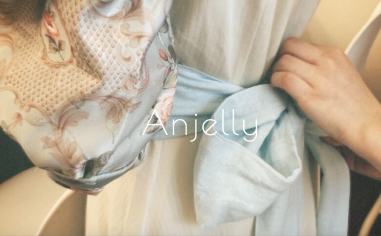 Anjellyとは、曖昧という意味。洋服を着せている写真がトップページです