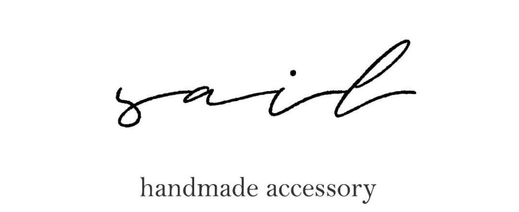 田尻翔さんが運営しているお店のロゴマーク。店名とhandmade accessoryと書かれている。